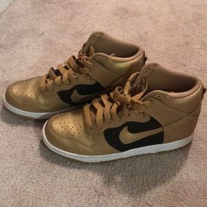 Nike women’s dunk tennis shoes